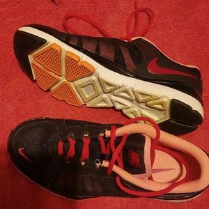 Ladies Nike sneakers size 7, light pink and black